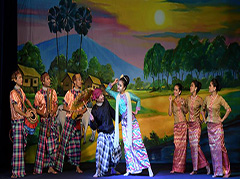 U Shwe Yoe and Daw Moe Dance